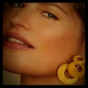 VINTAGE MOONGLOW LUCITE DANGLE PIERCED EARRINGS